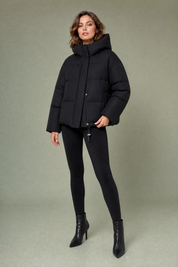 Doudoune courte à capuche oversize | Variante Noir | Lounelle Paris