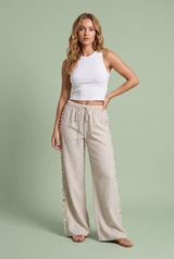 Store, beige bukse med skjell