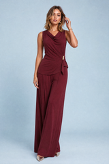 Bordeaux drapert asymmetrisk sett