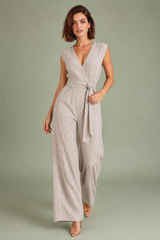 Flytende V-hals jumpsuit