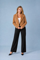 Kort, vid dobbeltspent blazer