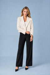 Kort, vid dobbeltspent blazer