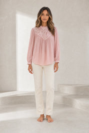 Blouse à col volanté et manches bouffantes | Lounelle Paris