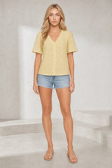 Blouse blanche col V ajourée