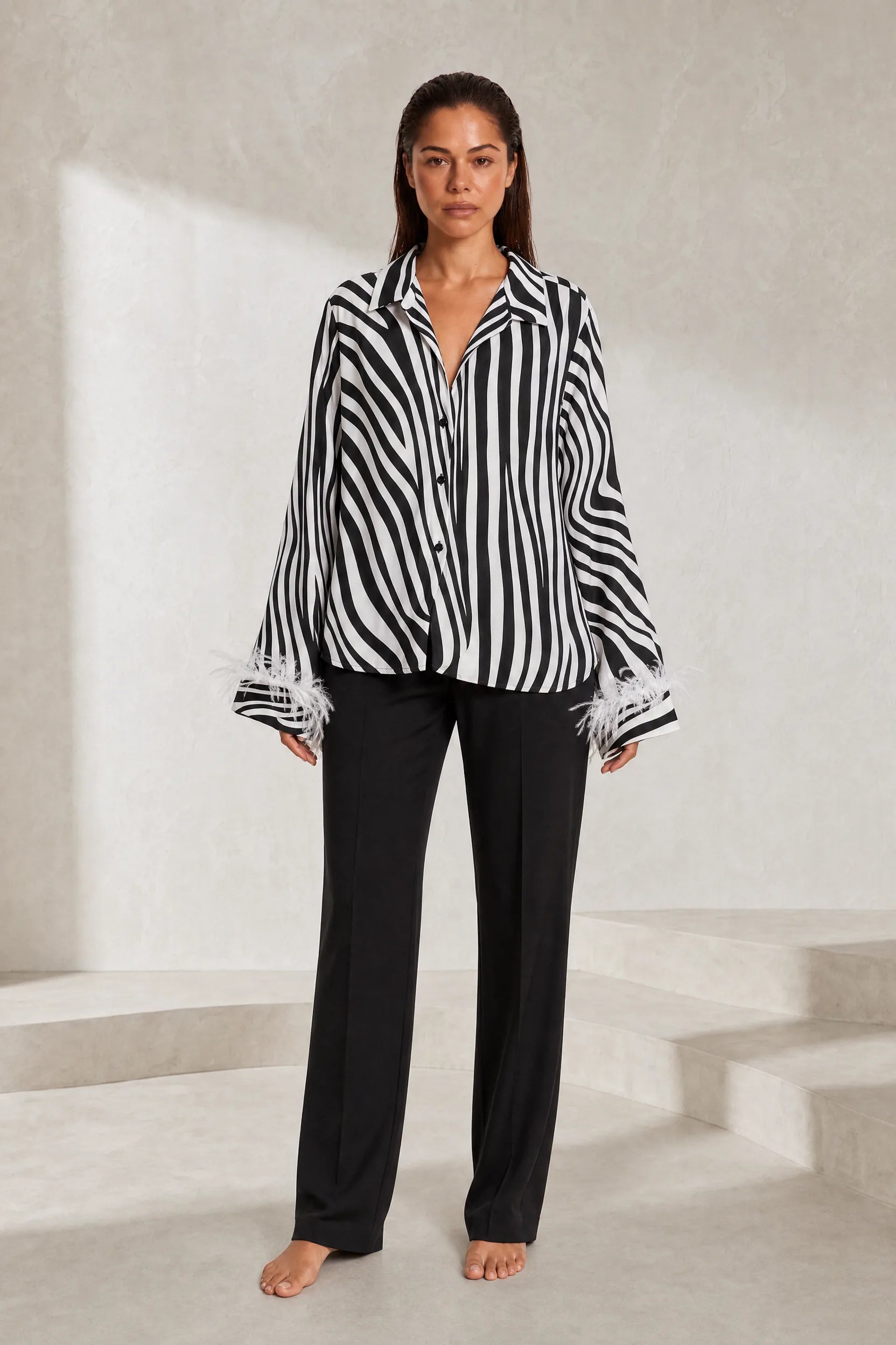 Chemise noire imprimé zébré à plumes | Lounelle Paris