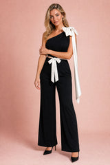 Asymmetrisk jumpsuit med knute