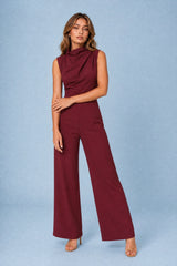 Flytende jumpsuit med drapert krage