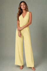 Flytende V-hals jumpsuit med vide ben