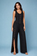 Ermsløs jumpsuit med knapper foran