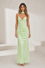 Robe longue vert clair à foulard