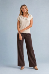Asymmetrisk drapert beige T-skjorte