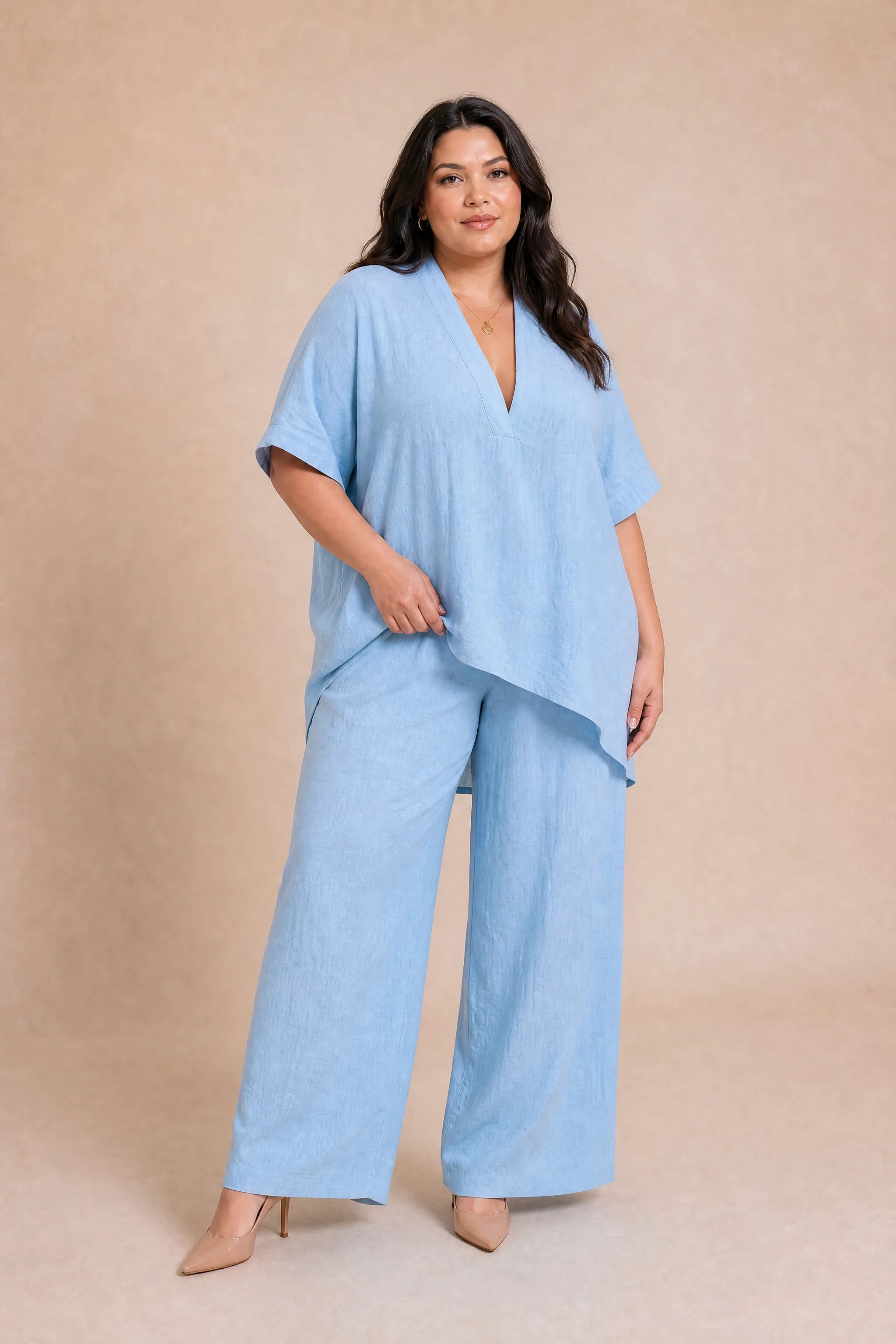 Ensemble pantalon ample col V | Porté sur une silhouette plus ronde | Lounelle Paris