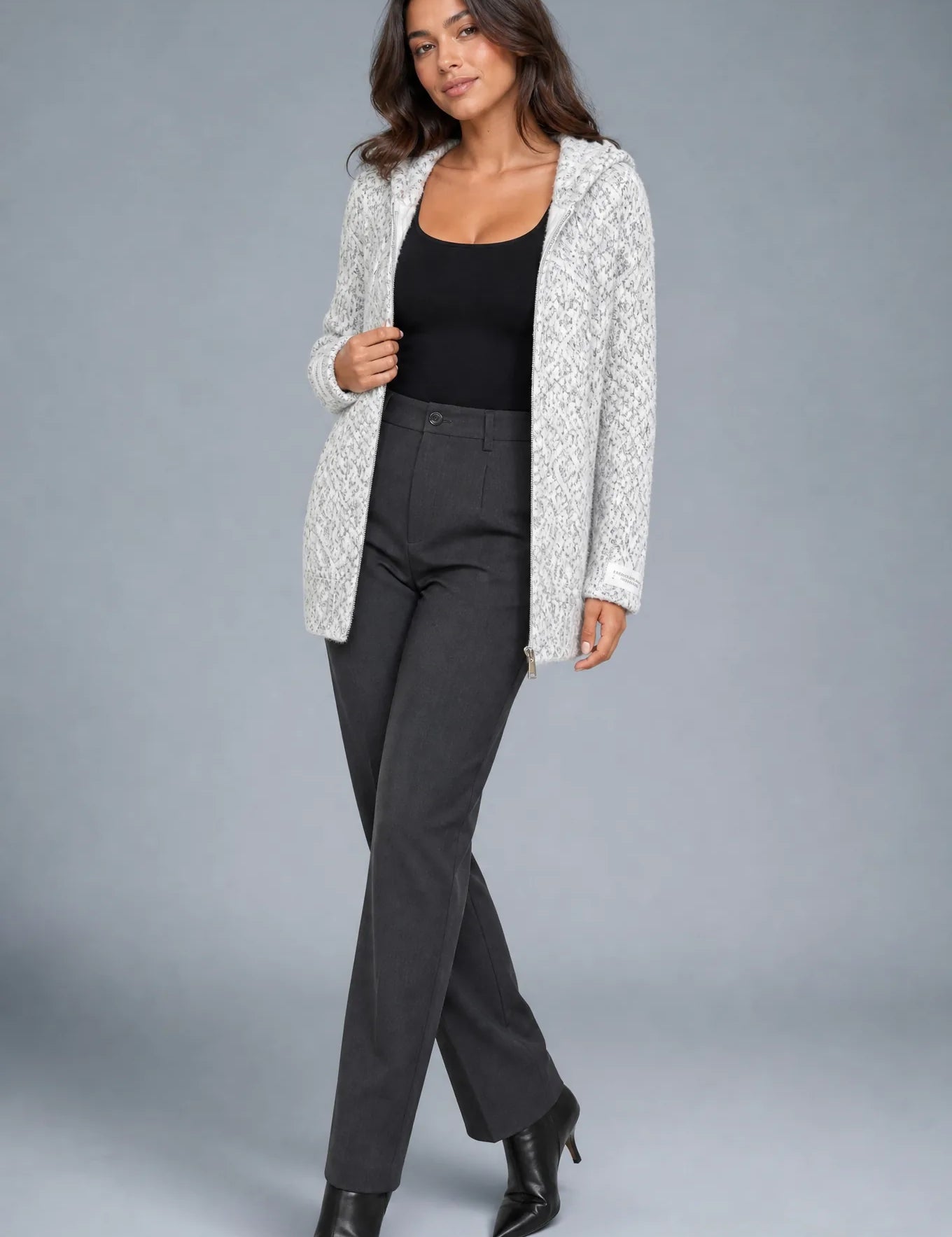 Gilet en maille à capuche zippé | Vue de face | Lounelle Paris