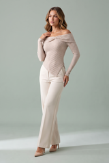 Beige asymmetrisk topp med bare skuldre