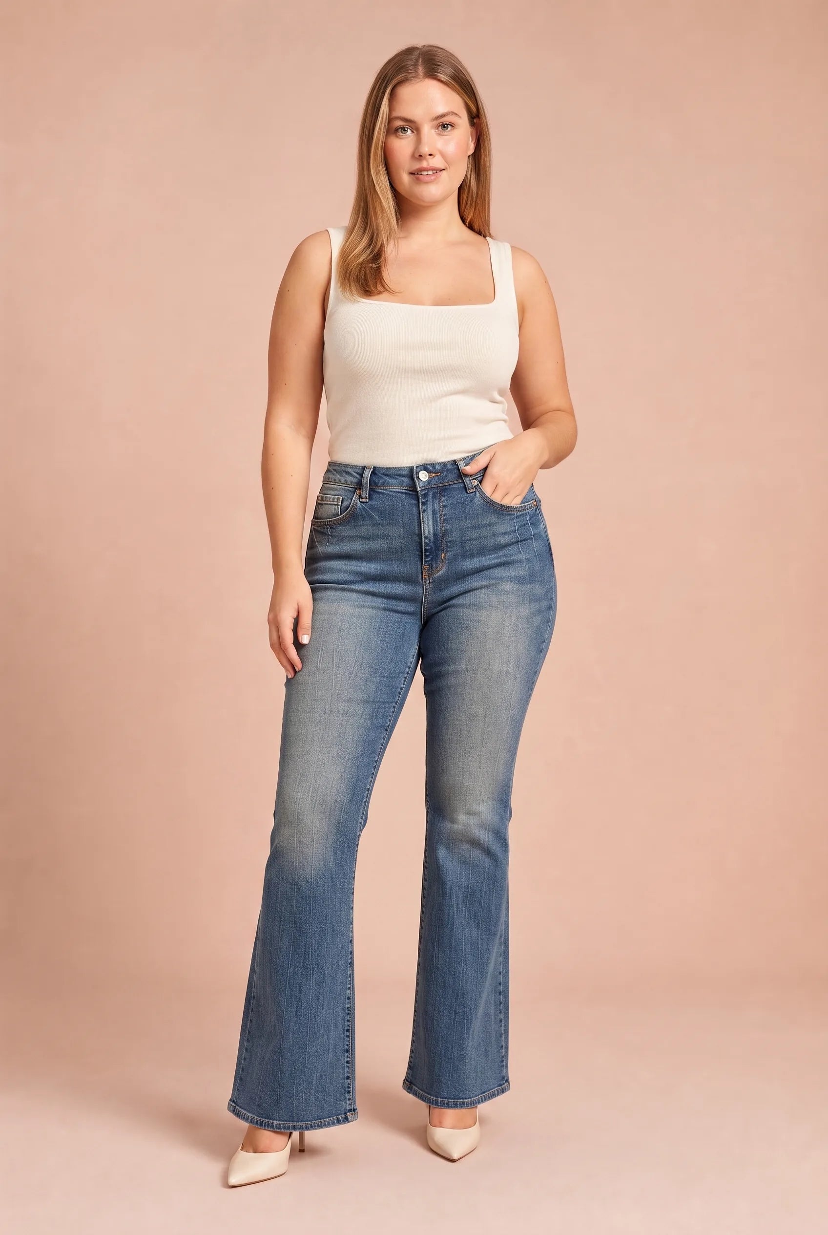 Jean flare bleu foncé taille mi-haute | Porté sur une autre silhouette | Lounelle Paris