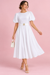 Hvit midikjole med høy hals og puffermer