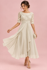 Chiffonkjole med brodert liv i elfenben