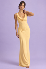 Gul asymmetrisk maxikjole med vridning