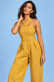 Combinaison à encolure dos nu et jambes larges jaune tournesol | Vue rapprochée | Lounelle Paris
