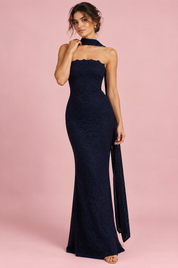 Robe longue moulante bleu foncé en dentelle, bustier avec détail foulard | Vue de face | Lounelle Paris