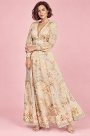 Robe longue écrue à col V et manches bouffantes | Porté sur une autre silhouette | Lounelle Paris