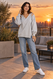 Top gris à épaules dénudées et col V | Deuxième photo lifestyle | Lounelle Paris
