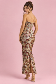 Robe longue dorée à sequins et ornements floraux, col carré | Vue de dos | Lounelle Paris