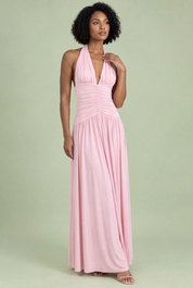 Robe longue rose poudré à décolleté plongeant et fronces | Porté sur une autre silhouette | Lounelle Paris