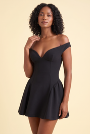 Robe noire courte trapèze dos nu | Vue rapprochée | Lounelle Paris