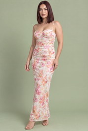 Robe midi fleurie, torsadée et asymétrique écrue | Porté sur une silhouette plus ronde | Lounelle Paris