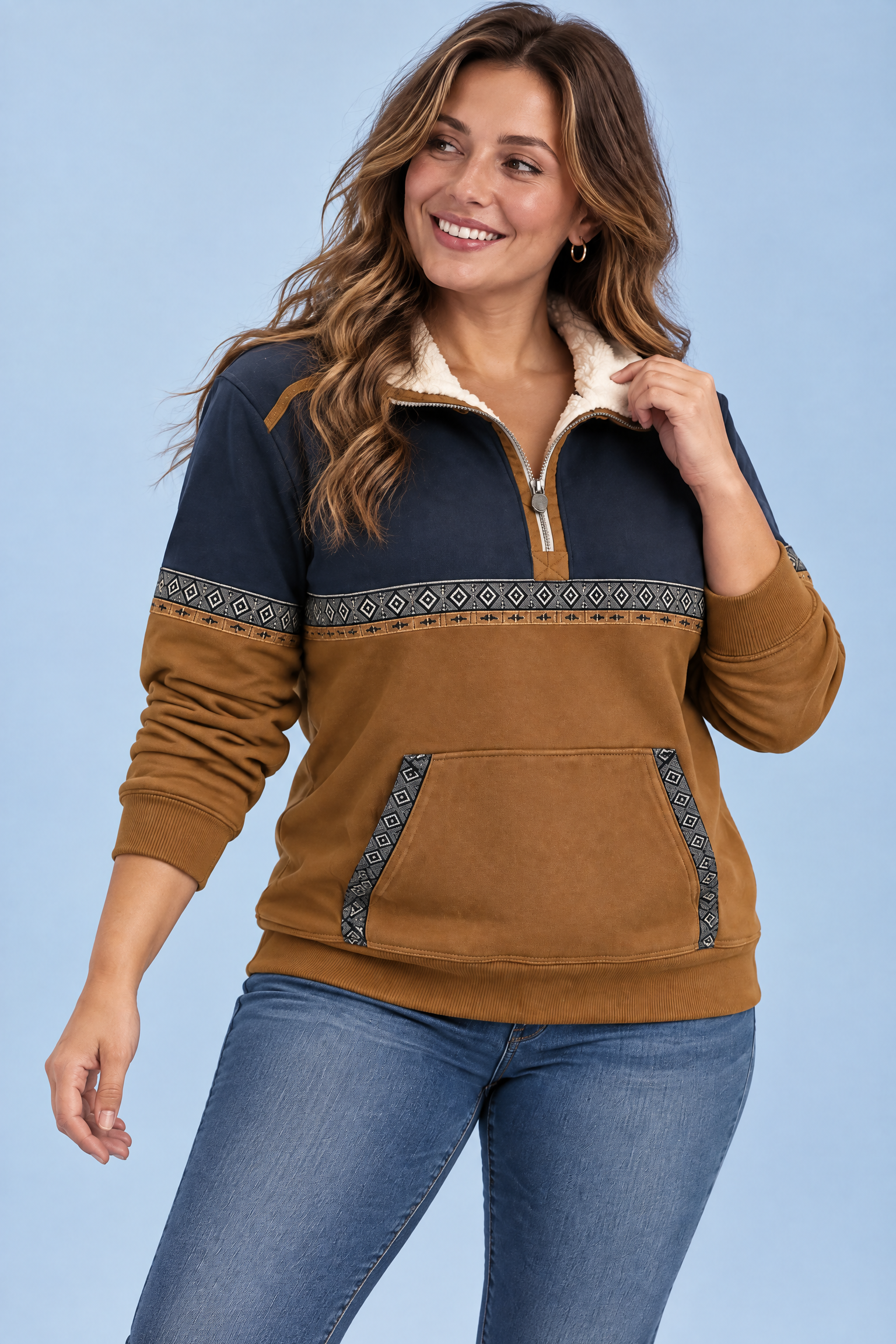 Pull marron à empiècements contrastés et demi-zip | Porté sur une autre silhouette | Lounelle Paris