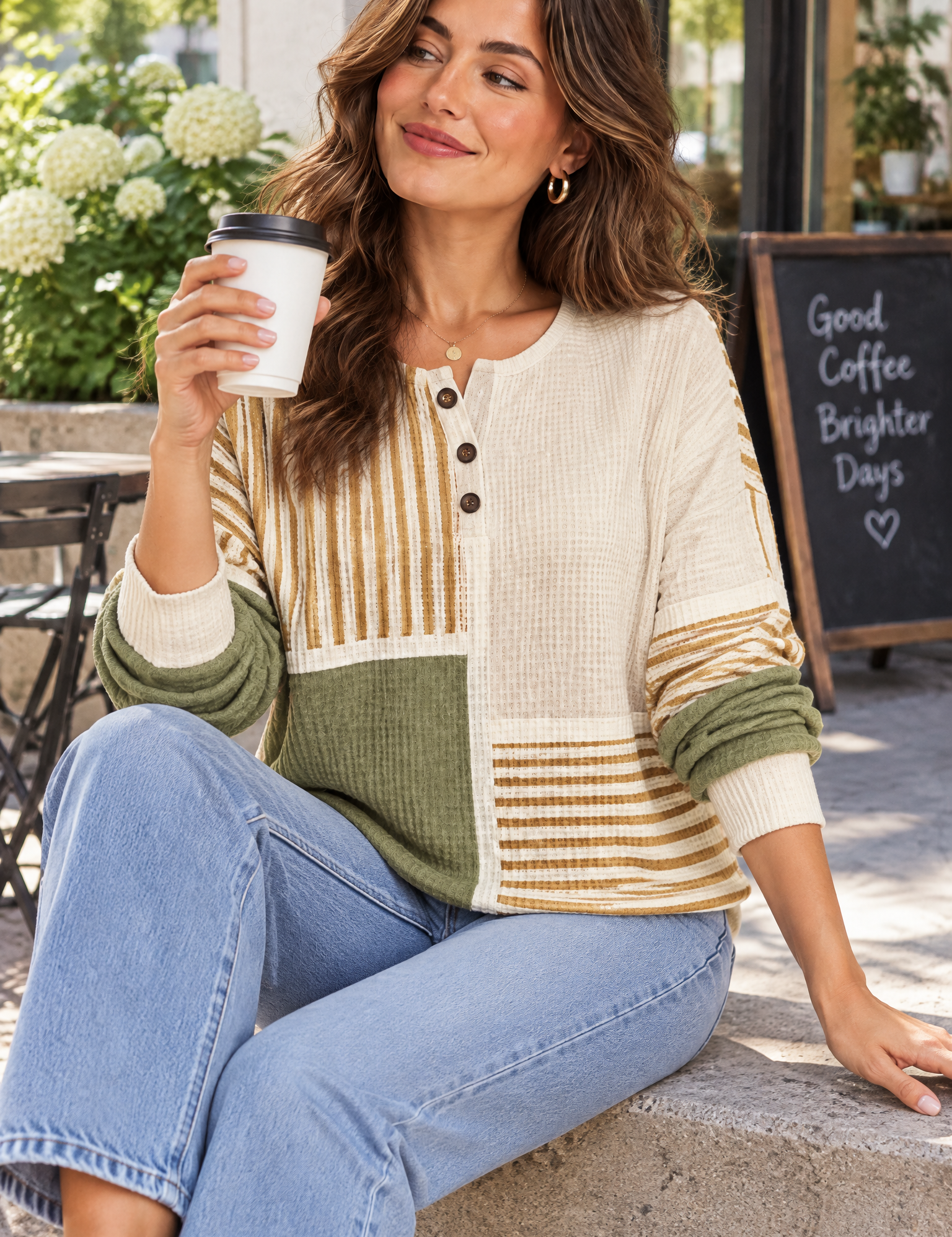 Haut imprimé en maille gaufrée olive | Photo lifestyle | Lounelle Paris