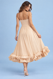 Robe midi beige évasée à bas volanté | Vue de dos | Lounelle Paris