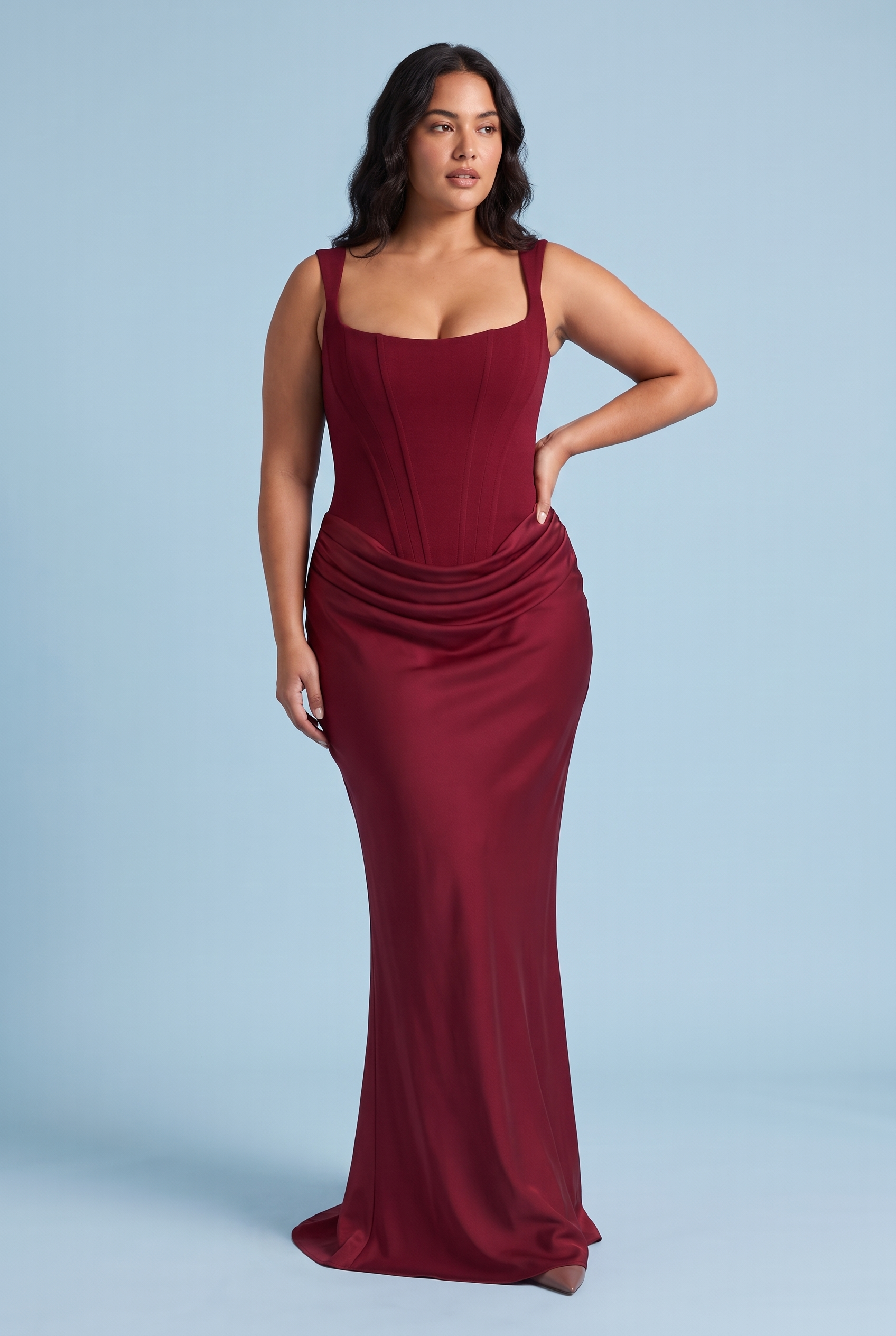 Robe longue bordeaux froncée à encolure carrée | Porté sur une autre silhouette | Lounelle Paris