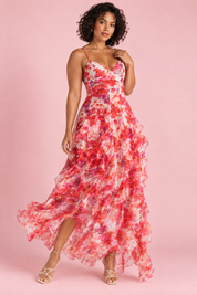 Robe longue rouge asymétrique à manches cape et imprimé lys | Porté sur une autre silhouette | Lounelle Paris