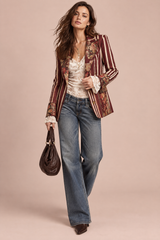 Rød figursydd blazer med blomster- og stripemønster