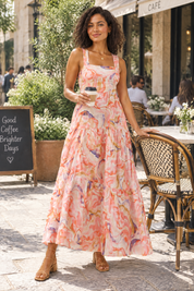 Robe midi rose à imprimé porcelaine et encolure carrée | Photo lifestyle | Lounelle Paris