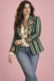 Blazer ajusté vert à fleurs et rayures | Porté sur une autre silhouette | Lounelle Paris