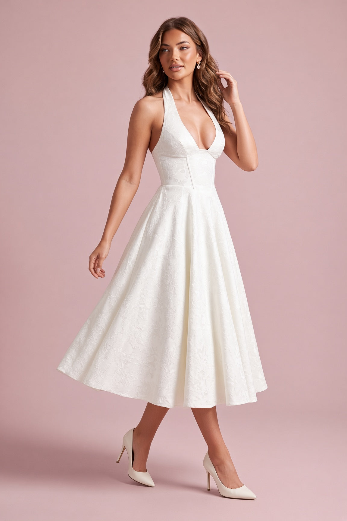 Robe midi jacquard à encolure dos nu écru | Vue en mouvement | Lounelle Paris