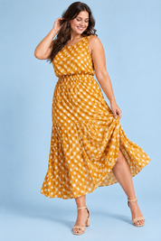 Robe longue jaune à pois avec col montant et détails drapés | Porté sur une autre silhouette | Lounelle Paris