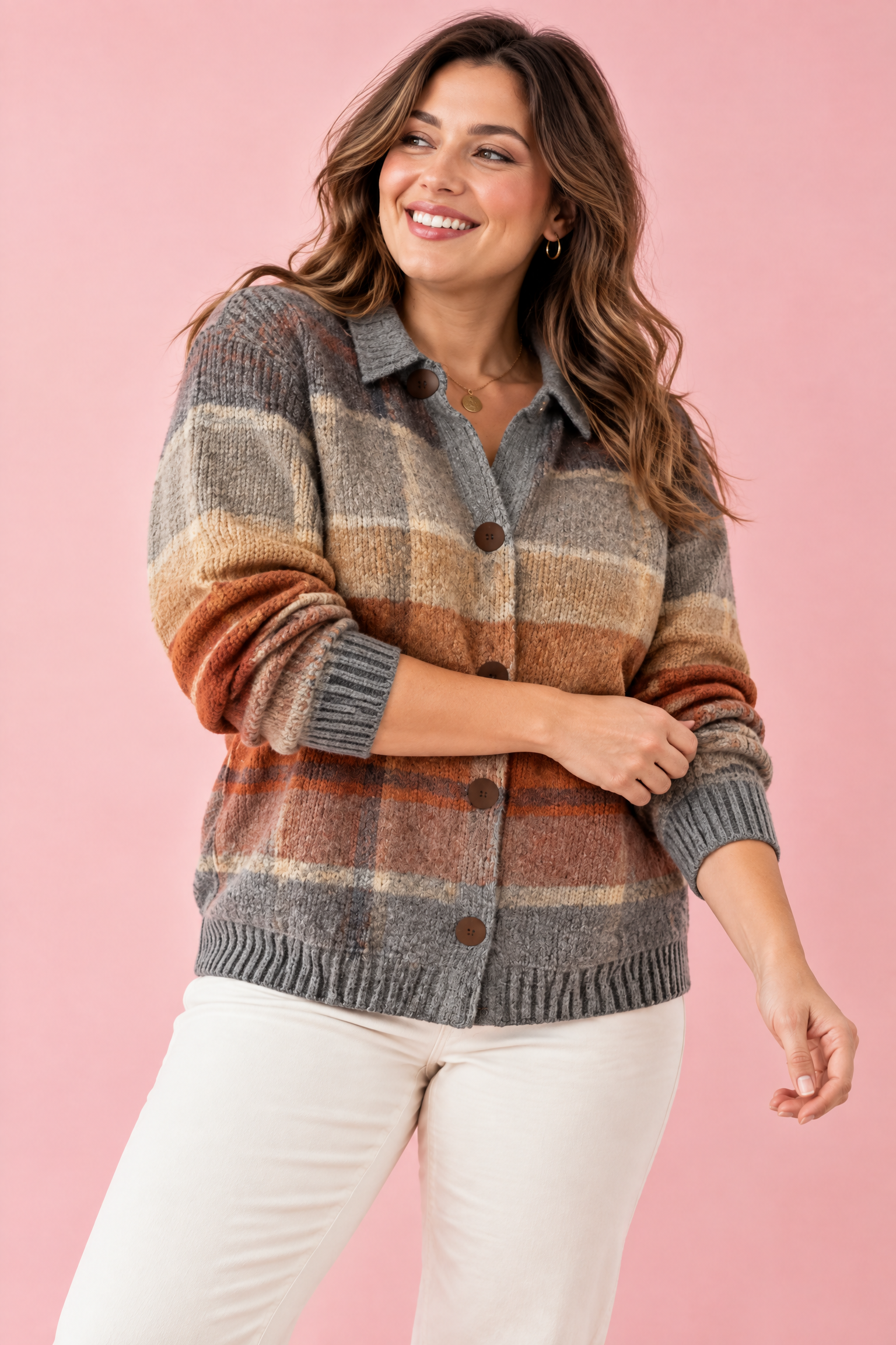 Gilet gris à carreaux avec col | Porté sur une silhouette plus ronde | Lounelle Paris