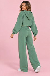 Ensemble vert sauge avec sweat zippé court | Vue de dos | Lounelle Paris