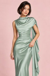 Robe longue en satin vert sauge à col bénitier | Vue rapprochée | Lounelle Paris