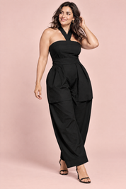 Combinaison à encolure dos nu et jambes larges noire | Porté sur une autre silhouette | Lounelle Paris