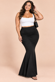 Robe longue noire à col montant | Porté sur une silhouette plus ronde | Lounelle Paris