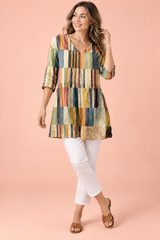 Stripete tunika med V-hals – beige