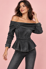 Svart off shoulder-bluse med peplum