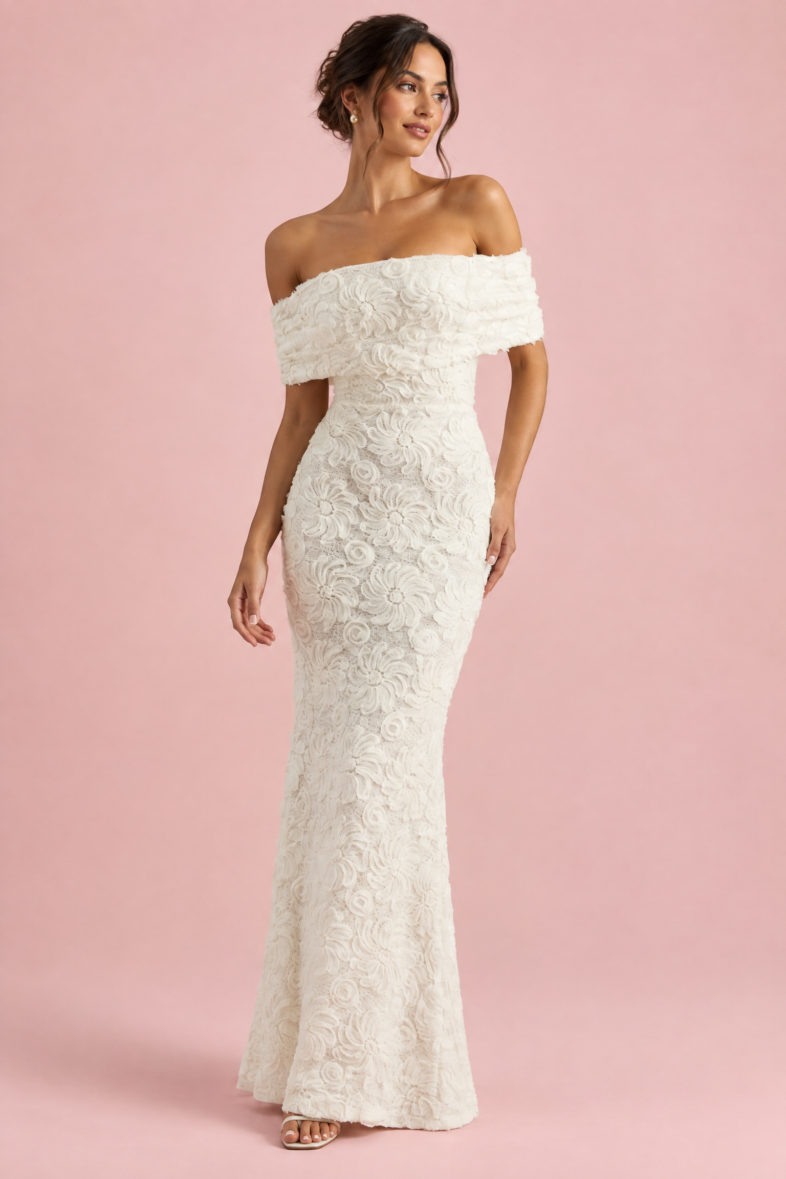 Robe longue blanche en dentelle à encolure Bardot | Vue de face | Lounelle Paris