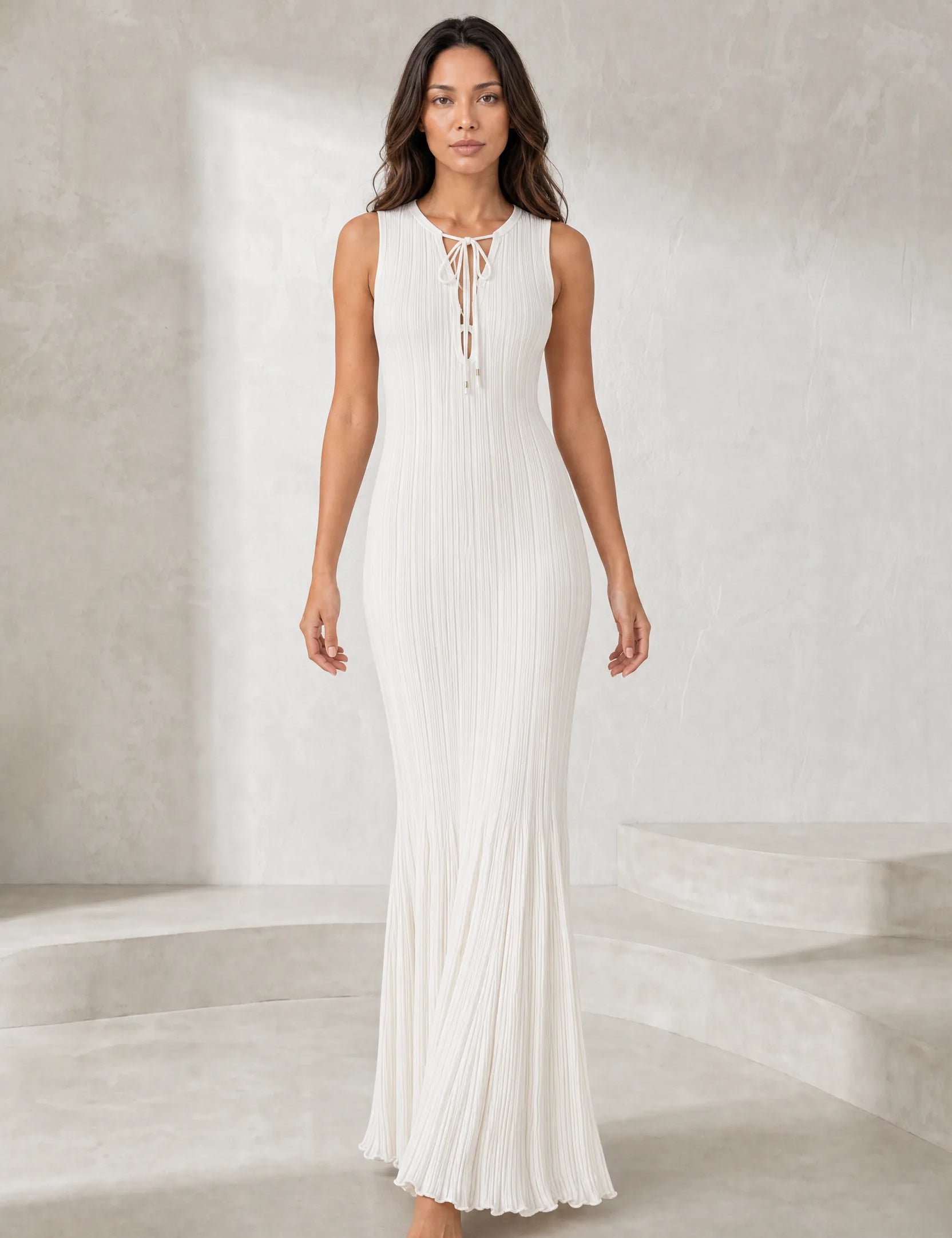 Robe longue blanche plissée col V | Lounelle Paris