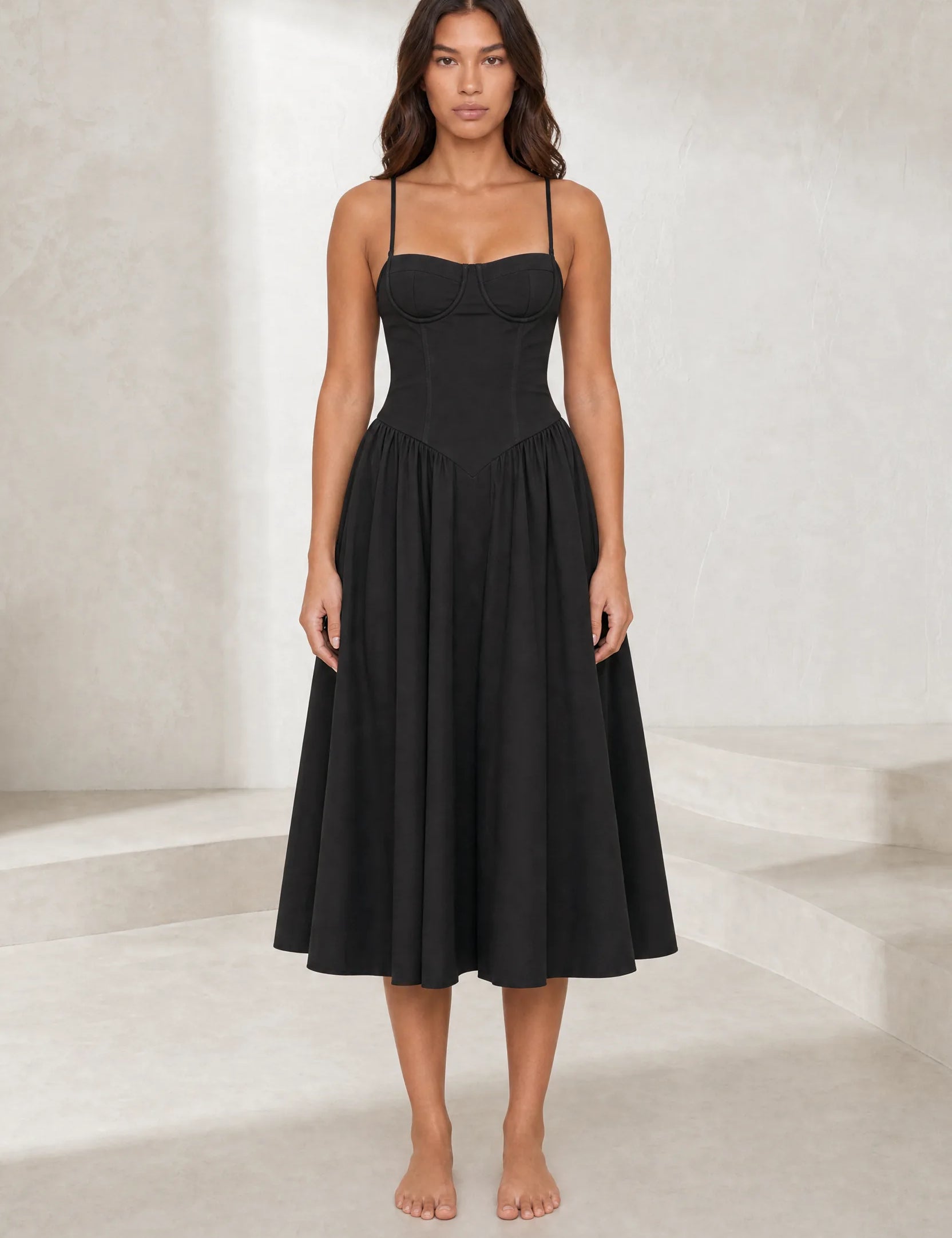 Robe midi à fines bretelles encolure droite | Lounelle Paris